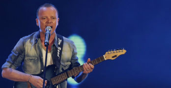 Gigi D’Alessio a Pratola Serra, tra polemiche e canzoni napoletane